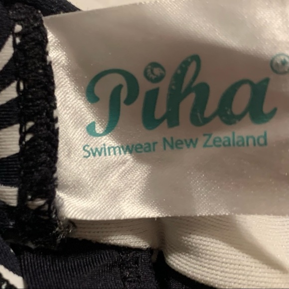 Piha bikini top XS black and white abstract. - Picture 5 of 5